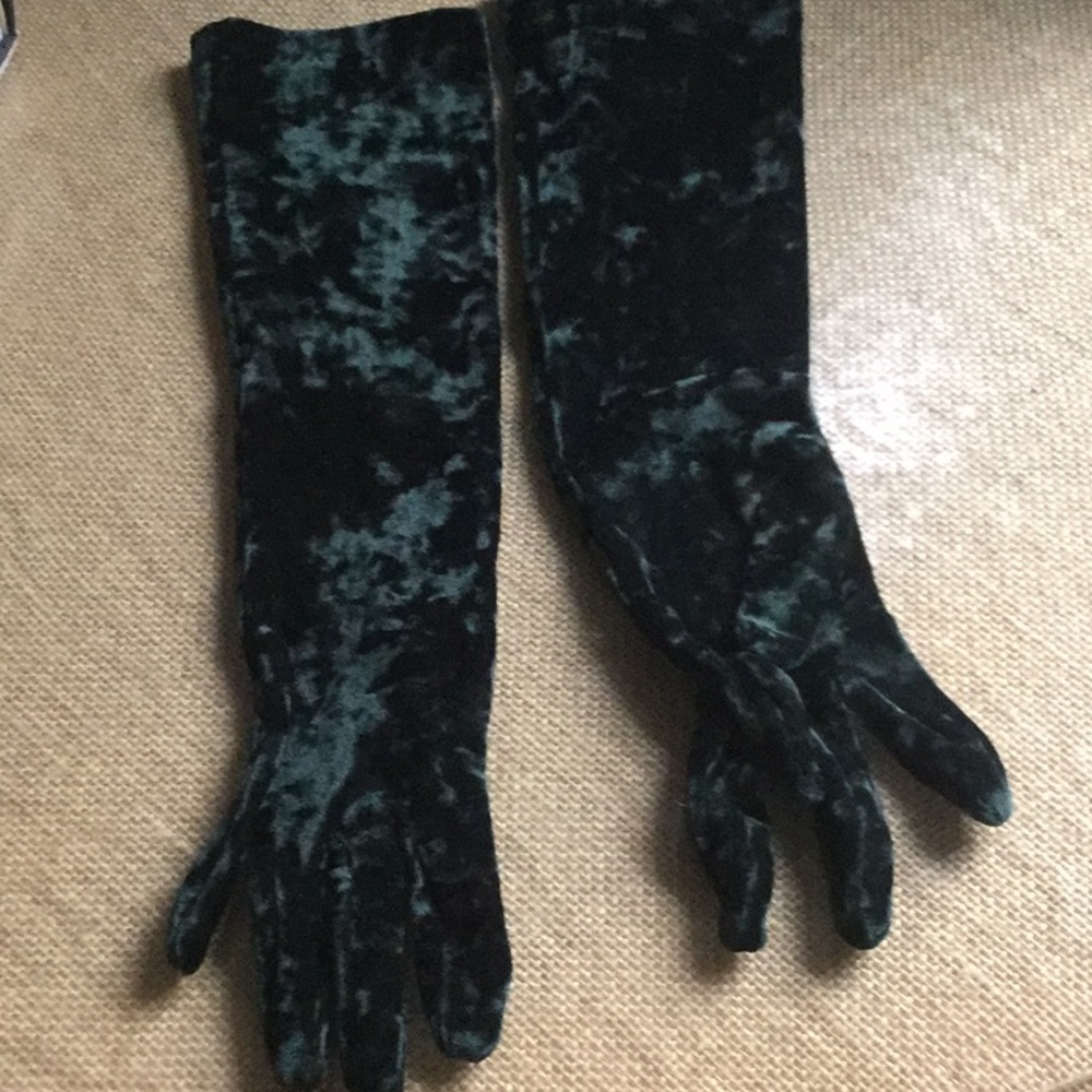 Lush forest green ( not blue ) crushed velvet streth opera gloves